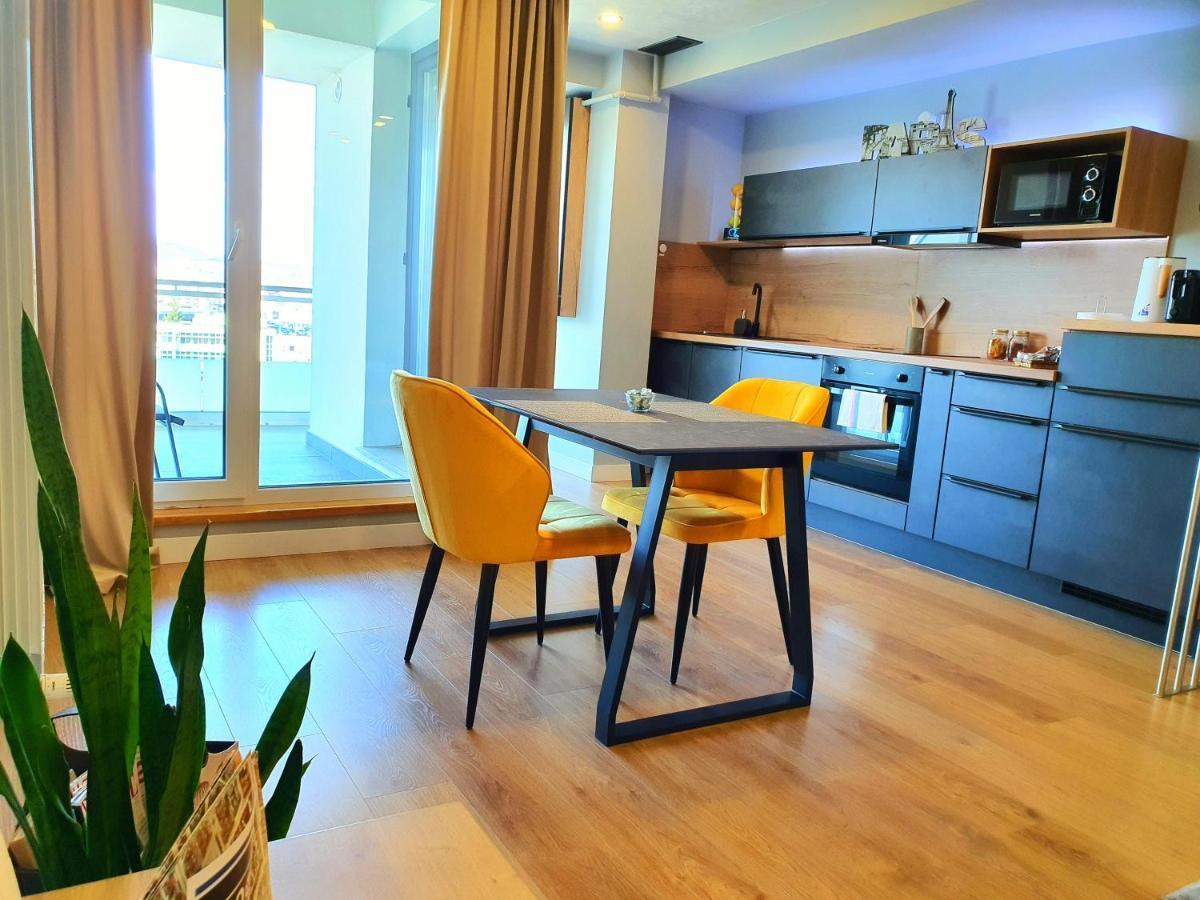 Eriss Studio Suite - Ozone Building Apartment Cluj-Napoca Exteriör bild